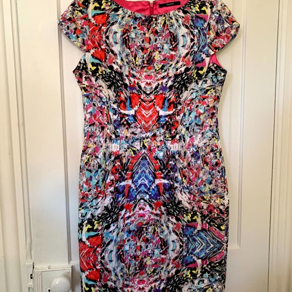 Tahari Printed Bodycon Graphic Dress - Picture 7 of 14